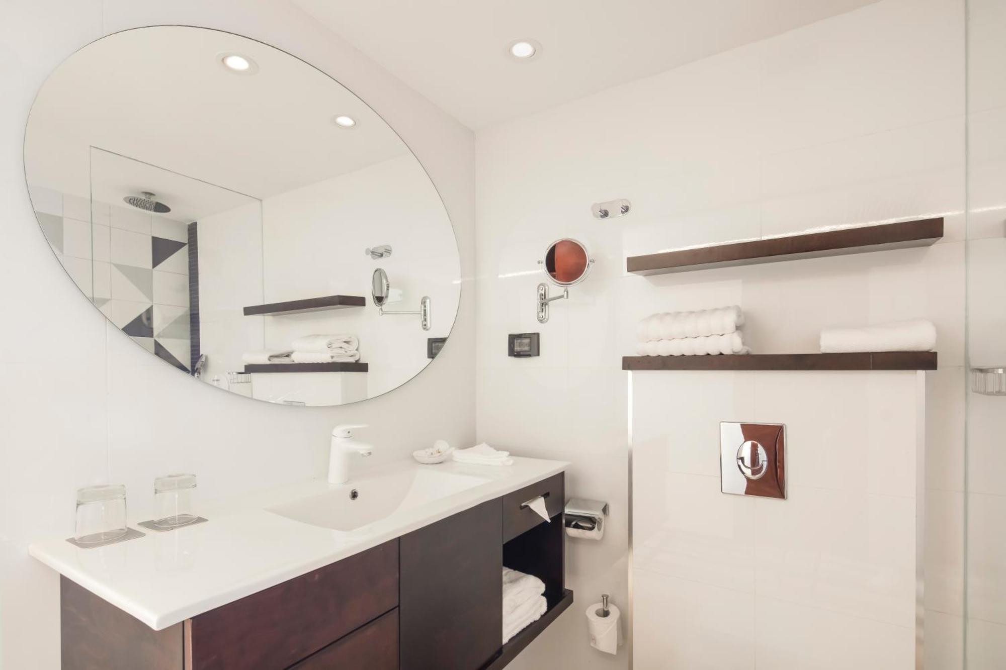 Renaissance Hotel 5*